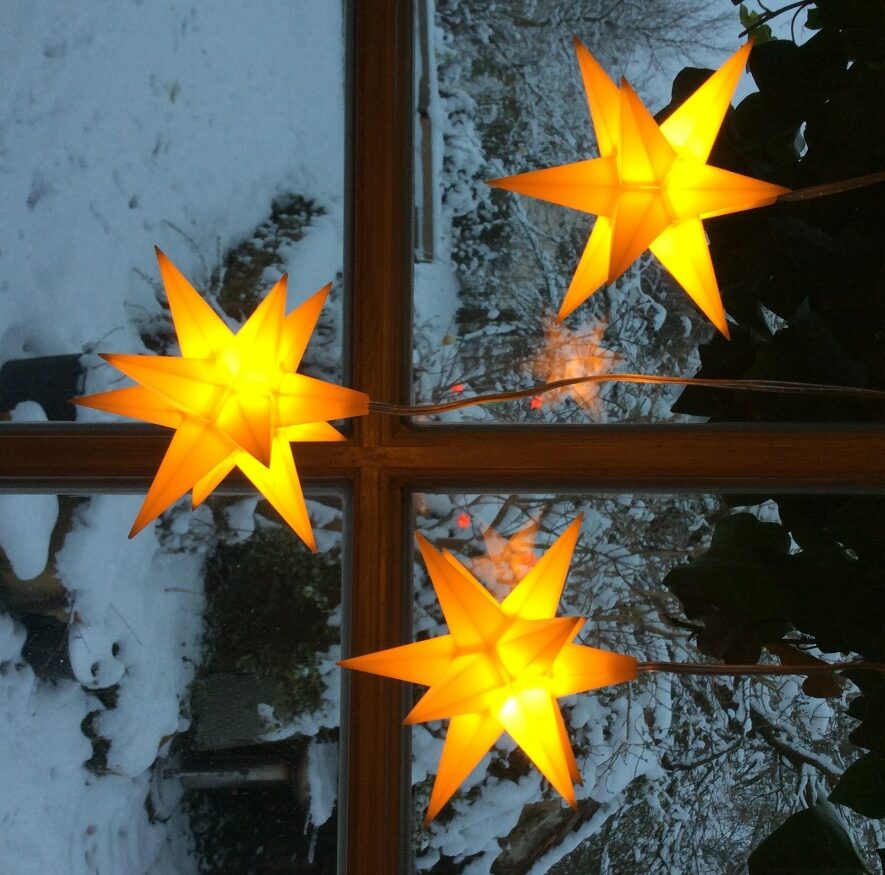 Outdoor-Lichterkette mit 9 Sternen (12 cm) weiß oder gelb, 3D, LED