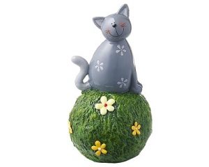 Mila Spardose Katze - Kater Carlo auf Graskugel - Dekofigur aus Resin