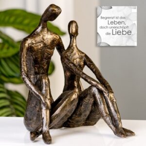 Liebespaar Skulptur Date - Bronzeplastik mit Zitatanhänger als Kantenhocker
