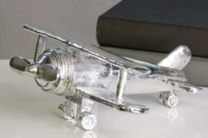 Retro Skulptur Doppeldecker - Deko Flugzeug in antik silber