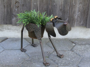 Blumentopfhalter Hund Hajo laufend – mit Metallübertopf